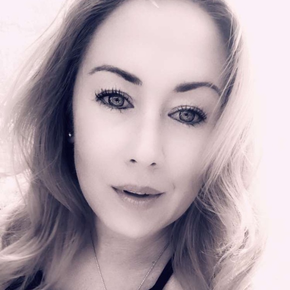 Meet your Posher, Jenn - Picture 1 of 1